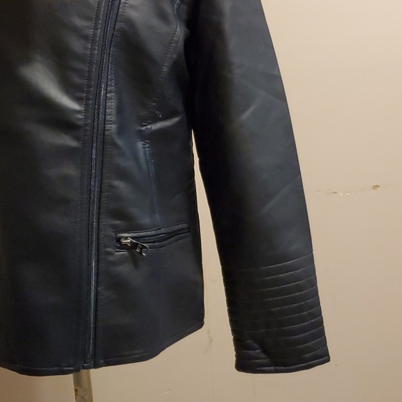 Leather Jacket - Picture 4 of 7